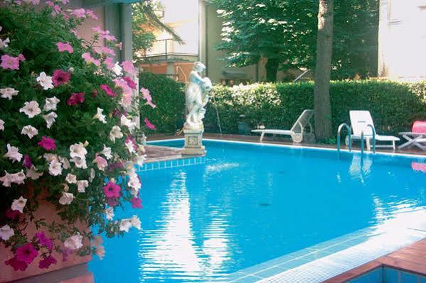 Residenza Villa Lidia Риччоне Екстер'єр фото
